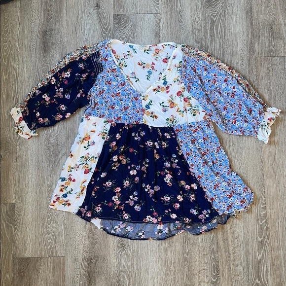 Umgee Tops - Umgee boho peasant patch work floral blouse top size medium v neck